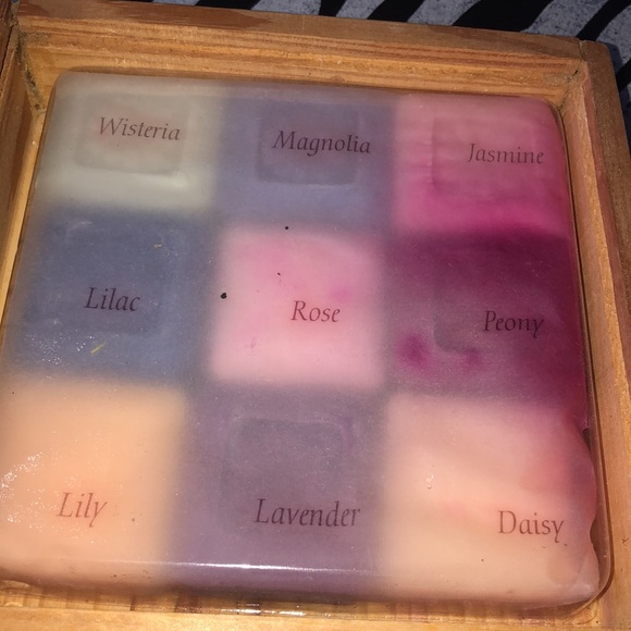 Floral Bouquet Soaps - Picture 8 of 15
